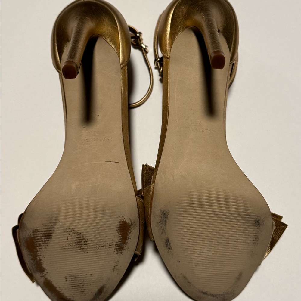 Steve Madden Open Toe, Gold
Size 7 - Picture 5 of 5